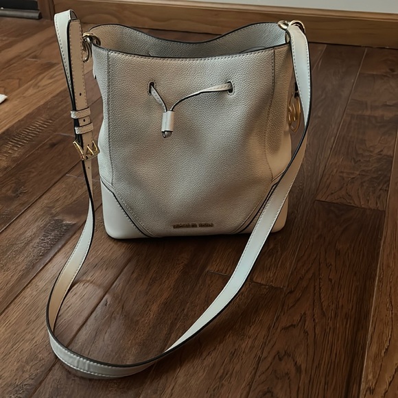Michael Kors Crossbody - Picture 1 of 4